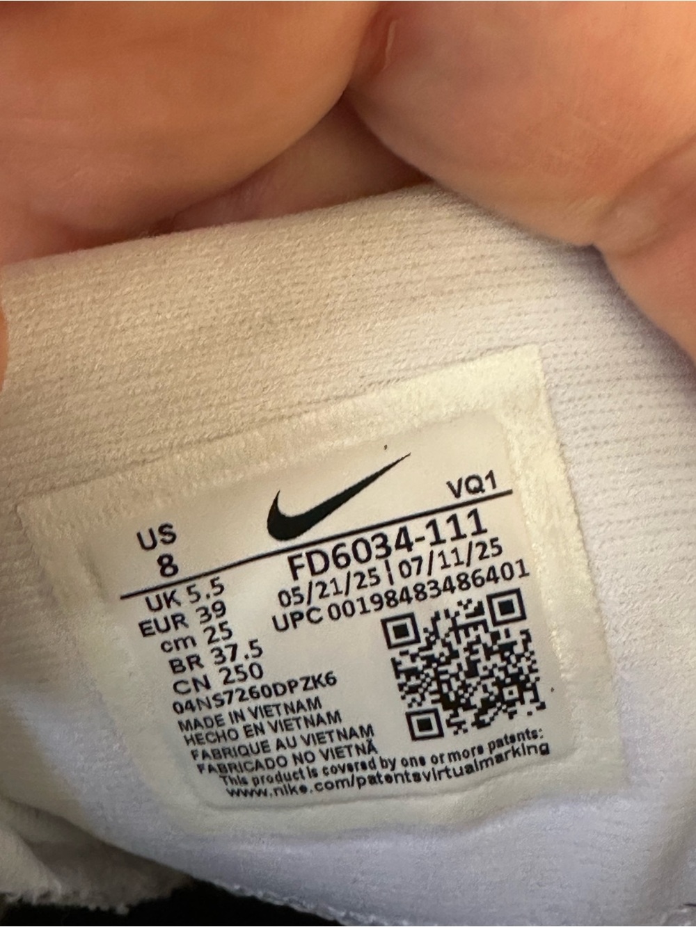 Nike White & Pink Women’s ComfyRide Running Sneakers with Black Swoosh QUEST 6 - Picture 11 of 11